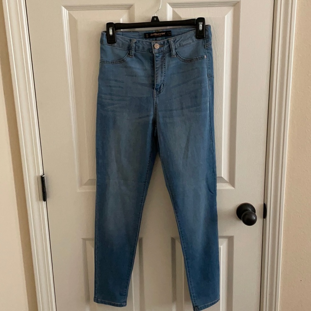 Light wash skinny jeans